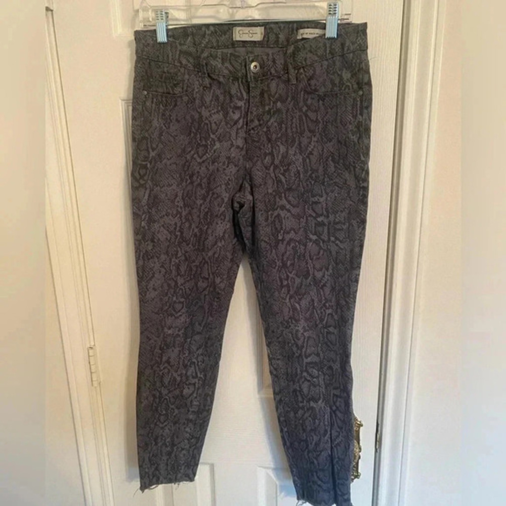 JESSICA SIMPSON Kiss‎ Me Ankle Skinny Jean Raw Hem Stretchy Animal print size 30